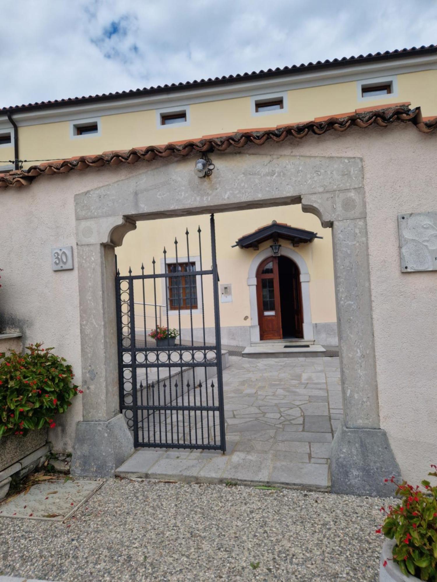 Ajdovščina Apartma In Soba Vipavski Kriz מראה חיצוני תמונה