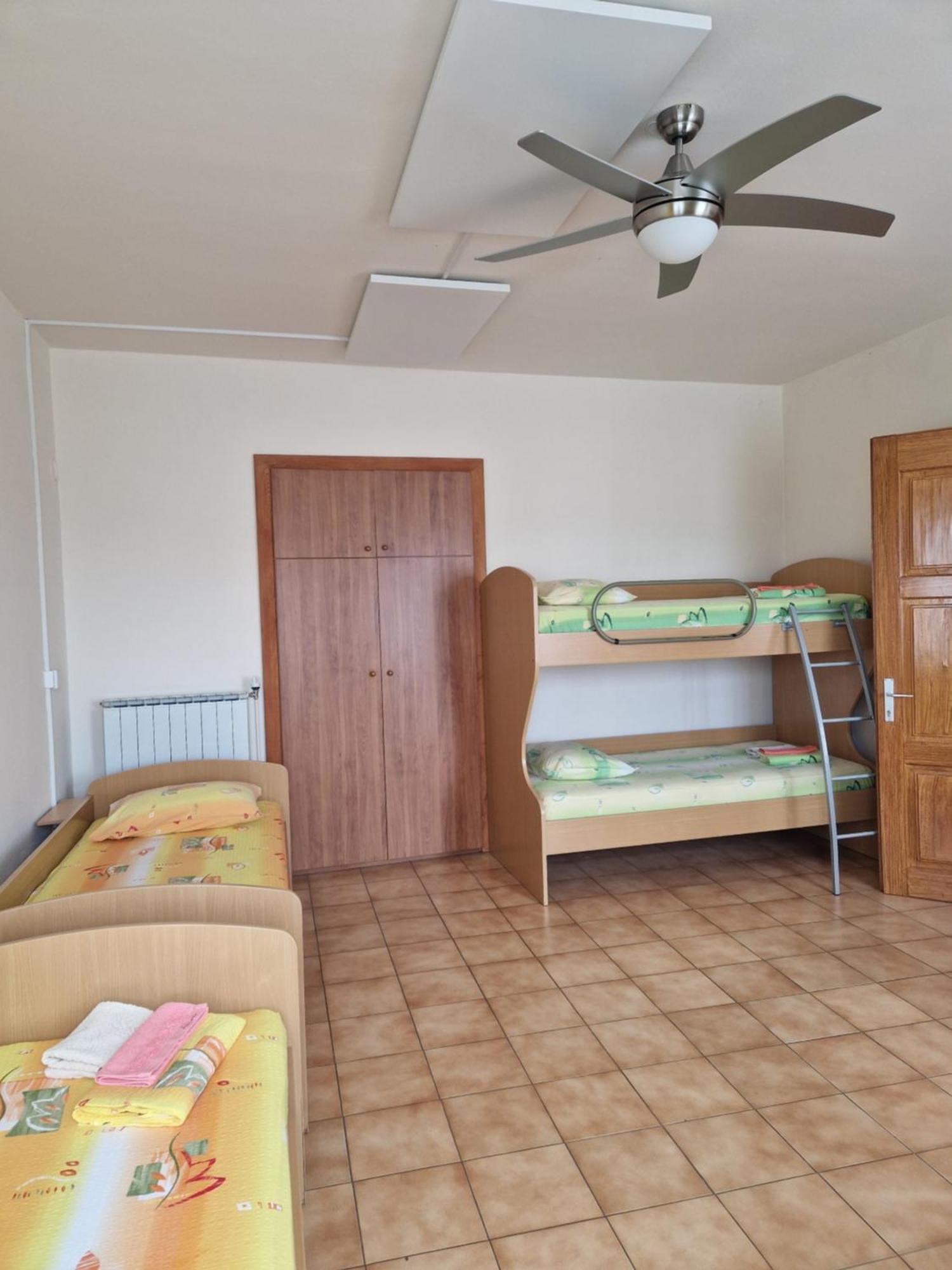 Ajdovščina Apartma In Soba Vipavski Kriz חדר תמונה
