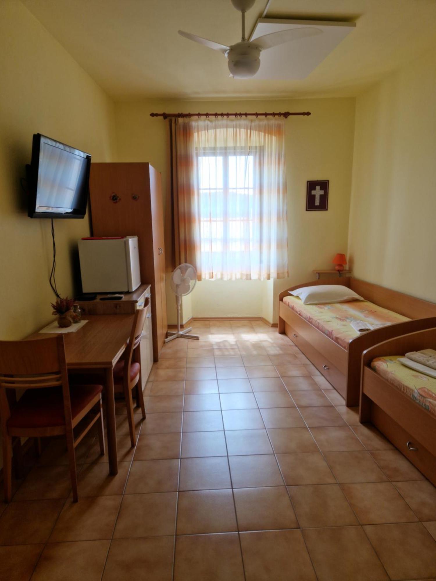 Ajdovščina Apartma In Soba Vipavski Kriz חדר תמונה